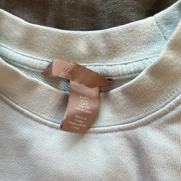 H&M preppy crewneck - Picture 3 of 4